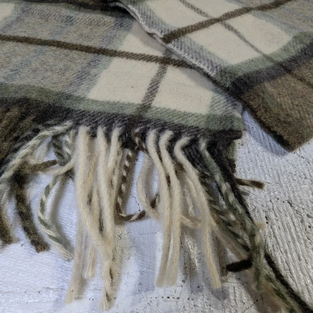 John Hanly Ireland Lambswool Scarf Green‎ Plaid Tartan Fringe Made in Ireland